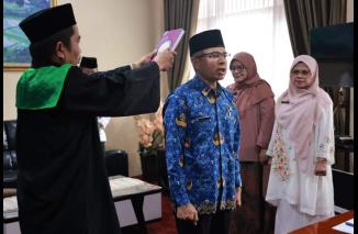 Sekda Lantik Kabid Aplikasi Informatika Dinas Kominfo Tanah Datar