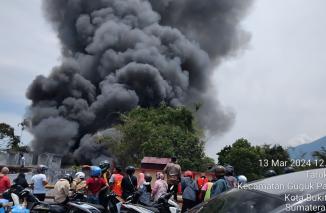 Pemukiman Warga di Terminal Aur Kuning Bukittinggi Terbakar 