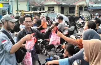 Semangat Berbagi Ramadhan, PJS Bangka Selatan Sebarkan 500 Takjil ke Masyarakat