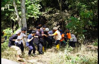 Pj Wako Sonny Goro di Lokasi Terdampak Banjir Lahar Dingin Gunung Marapi di Sigando