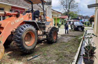 Pemkab Agam Bergerak Cepat Segera Bersihkan Longsor untuk Pulihkan Akses Jalan