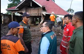 Tinjau Lokasi Terdampak Banjir Bandang dan Longsor, Ini Pesan Bupati Tanah Datar