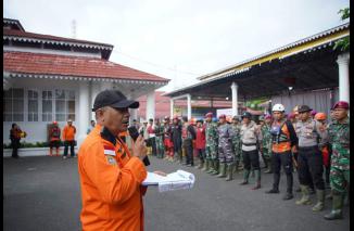 Personil Gabungan Terus Lakukan Pencarian Korban Hilang di Tanah Datar