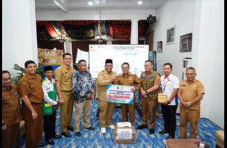 Pemkab Padang Pariaman Bantu Korban Musibah Bencana Alam di Tanah Datar