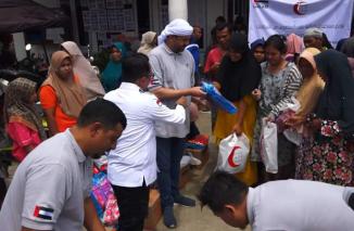 Bulan Sabit Merah UAE Bantu Korban Banjir Bandang Tanah Datar
