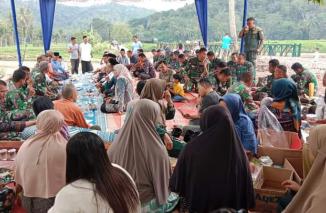 Warga Komplek BBR Syukuran Selesai Dibangun Jembatan Bailey