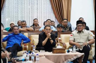 Fadli Zon Bantu Korban Bencana Alam di Tanah Datar
