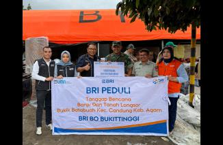 Branch Manager BRI BO Bukittinggi Salurkan Bantuan kepada Korban Galodo dan Banjir Lahar Dingin Marapi 