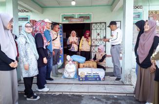 Wakili Perantau, Pengurus Magek Saondoh dan Walinagari Magek Salurkan Bantuan untuk Korban Banjir Lahar Dingin di Kabupaten Agam