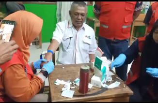RS Madina Bukittinggi dan BPS Bunda Berikan Injeksi Vitamin bagi Relawan PMI di TDB Agam