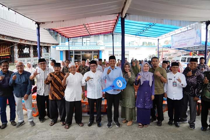 Pemnag Pangian Terima Satu Unit Ambulan