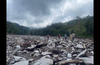 BNBP Survei Titik Pemasangan EWS di Aliran Sungai Tanah Datar