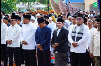 Ribuan Warga Tanah Datar Shalat Idul Adha di Lapangan Cindua Mato Batusangkar