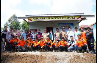 Perantau Nagari III Koto Serahkan Dua Unit Rumah Huntara Bagi Korban Bencana Alam