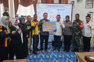 IKTD Batam Serahkan Bantuan Korban Bencana Alam di Tanah Datar