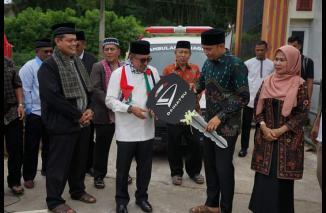 Nagari Panyalaian Terima Bantuan Mobil Ambulan