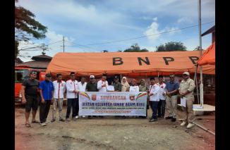 IKLA Riau Serahkan Bantuan Terakhir untuk Korban Bencana Galodo di Agam