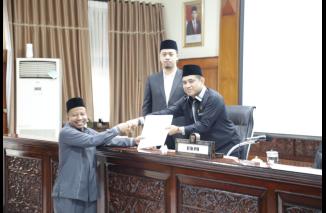 DPRD dan Pemko Bukittinggi Setujui Ranperda Pertanggungjawaban APBD 2023 dan Ranperda Penyelengaraan Prasarana, Sarana dan Utilitas Umum