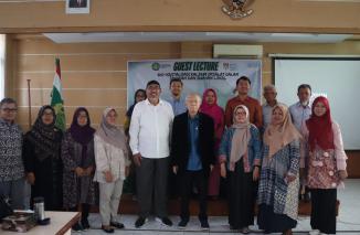 Mendatangkan Narasumber dari Universiti Kebangsaan Malaysia UNITAS Padang Gelar Acara Guest Lecture