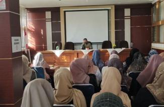 Ketua PPKHI Kota Bukittinggi Berikan Materi Berikan Materi Dalam Sekolah Keluarga Kecamatan MKS