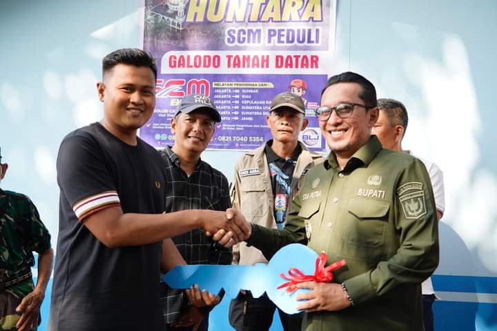 Alumni SMA 1 Batusangkar Bersama SCM dan FRPB Bangun Huntara Untuk Korban Bencana Alam