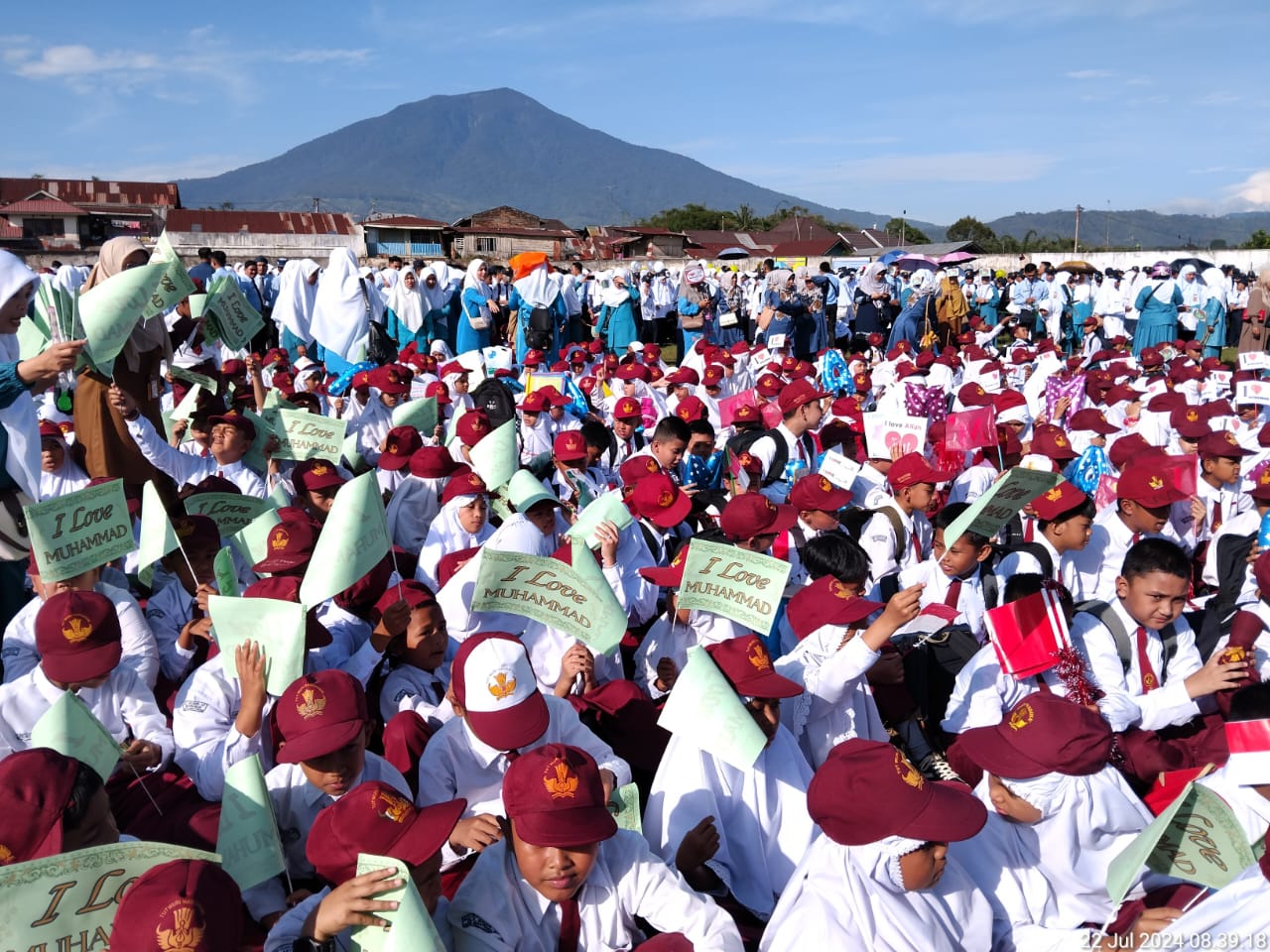 15 Ribu Siswa Bukittinggi Bersalawat di Stadion Atas Ngarai