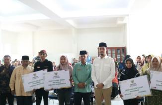 86 Orang Mustahik Menerima Bantuan Dari Pemko dan Baznas