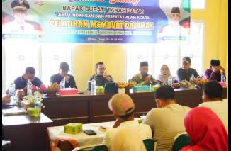 Warga Nagari Koto Tangah Tanah Datar Dilatih Membuat Dalamak