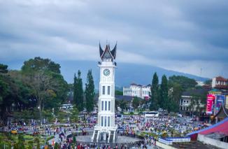 Trotoar Rusak Diperbaiki, Rahmat: Agar Wisatawan Nyaman ke Bukittinggi 