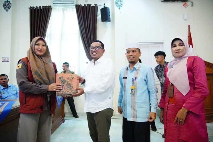 PKH Tanah Datar Dapat Bantuan Tablet Komputer