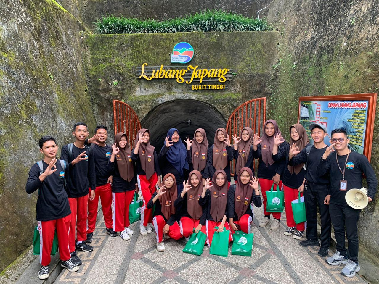 Siswa Siswi di Bukittinggi Disosialisasikan Tentang Geopark Nasional