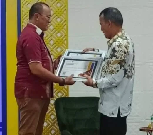 KPPN Bukittinggi Berikan Empat Penghargaan Kepada Pemko