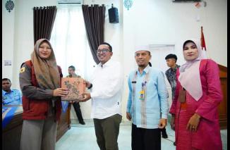 PKH Tanah Datar Dapat Bantuan Tablet Komputer