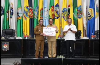 Pemkab Tanah Datar Terima Bantuan Fiskal Rp5,8 Miliar Karena Terbaik Pengendalian Inflasi