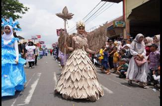 Pawai Alegoris Dipusatkan di Kota Batusangkar
