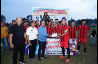 Bupati Tanah Datar Tutup Turnamen Wali Nagari Cup I, Sumanik Juara