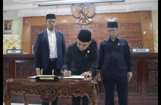 Pemko Bersama DPRD Tandatangani Nota Persetujuan APBD Perubahan 2024