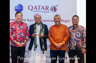 Mr Chan Cheong Eu sebagai Senior Manager South East Asia di acara Qatar AirwaysKH Zulkiflli Ahmad Jundim LC diantara para petinggi Qatar Airways.