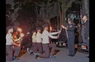 Ratusan Anggota TNI Polri dan Pramuka Bukittinggi Ikuti Pawai Obor Taptu
