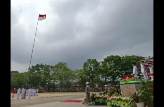 54 Paskibraka Kota Bukittinggi Sukses Kibarkan Bendera Merah Putih