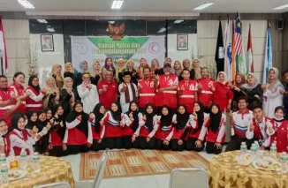USIM dan Bulan Sabit Merah Malaysia Kunjungi PMI Bukittinggi