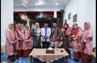 Dekranasda Tanah Datar Apresiasi Perantau Minang di Thailand Promosikan IKM