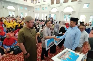 Pemko Bukittinggi Serahkan Bantuan Insentif Triwulan III Guru Non PNS