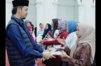 427 Kader Posyandu dan Puskesmas Kecamatan Guguak Panjang Mendapatkan Bantuan Pakaian Kerja