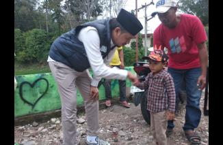 Blusukan di Koto Selayan, Cawako Erman Safar Dipuji Warga