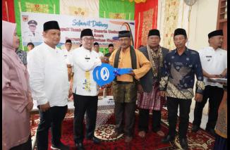 Bupati Tanah Datar Serahkan Ambulans untuk Nagari Jaho