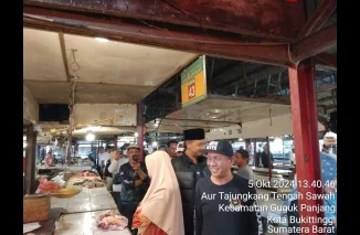 Cawako Nomor Urut 3 Kembali Blusukan Saat Hujan Deras