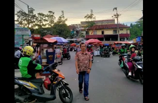 Berharap Tetap Bisa di Pinggir Jalan, Pedagang Sate Inginkan Erman Safar Menangi Pilkada Bukittinggi 
