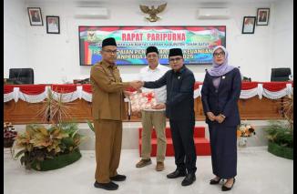 Pjs. Bupati Sampaikan Ranperda APBD Tanah Datar 2025, Pendapatan Daerah Rp1,037 Triliun