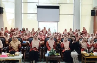 Peringati HUT ke 25 DWP Bukittinggi Gelar Pelatihan Tatarias